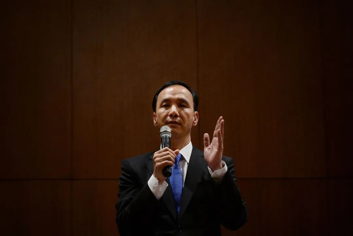 ▲图片来源：2015年5月4日，北京，中国国民党主席朱立伦在记者招待会上发言。（视觉中国）