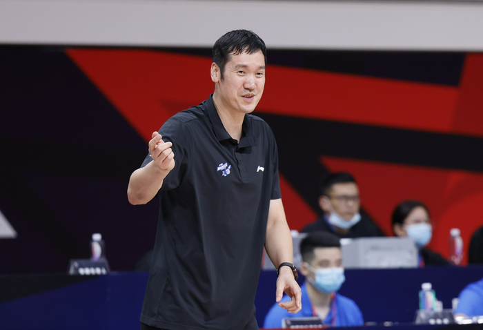 李可一直带着微笑。