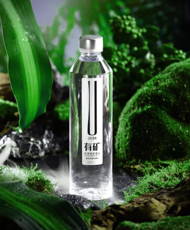 有矿矿泉水；图片来源：外星人天猫旗舰店