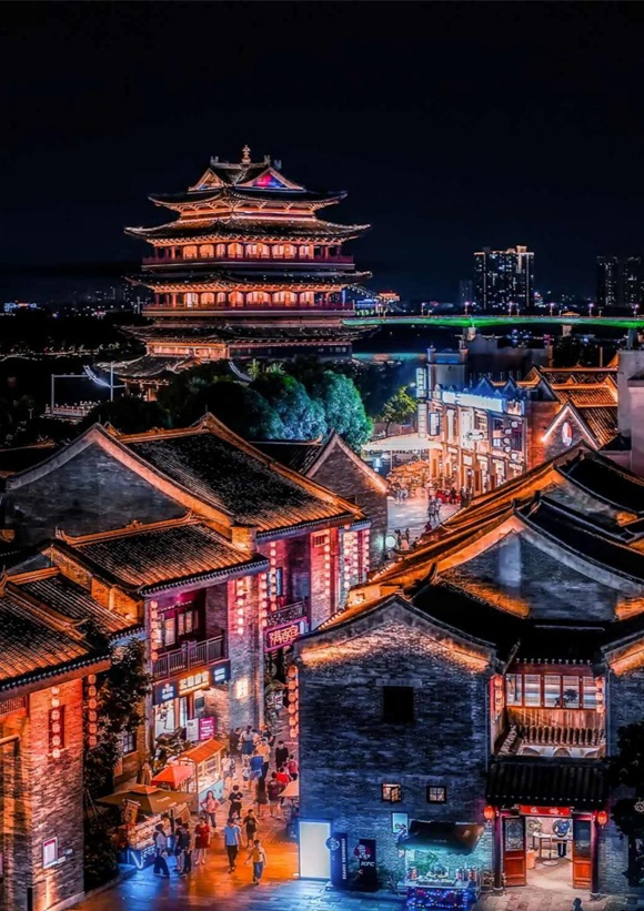 南宁三街两巷夜景 （央广网发 尚天宇摄）