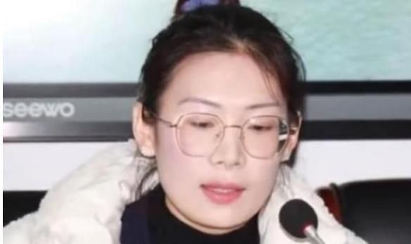 25岁女教师“摇身一变”成副校长,遭网友质疑：二本毕业当校长?
