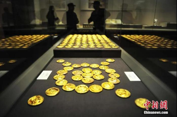 资料图：西汉海昏侯墓出土的金饼。刘占昆 摄