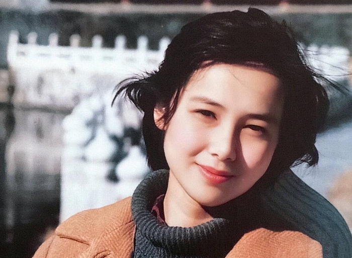 从“文艺女神”到“导演收割机”,张静初的上位史,比想象中精彩