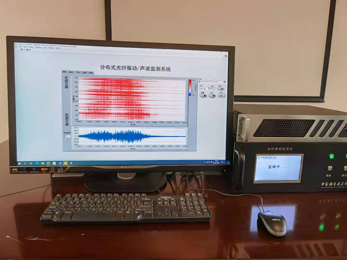 DAS系统记录到1号线开往不同方向的地铁。张强/摄影