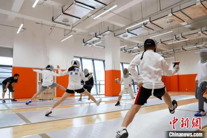 图为武汉军运会主媒体中心二楼击剑馆 武汉体育中心供图