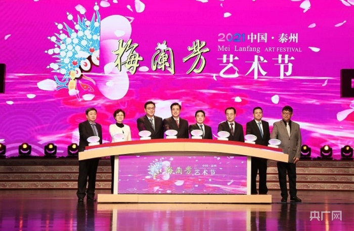 与会嘉宾共同启动梅艺节开幕装置（央广网发 顾祥忠、方雨婷摄）