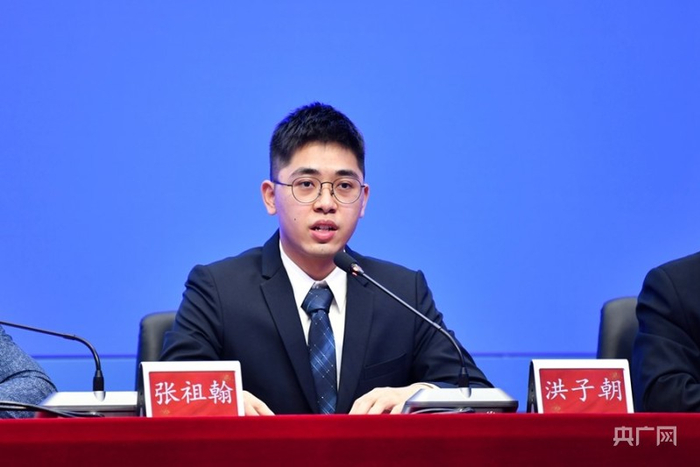 暨大学子洪子朝。（央广网记者 官文清摄）