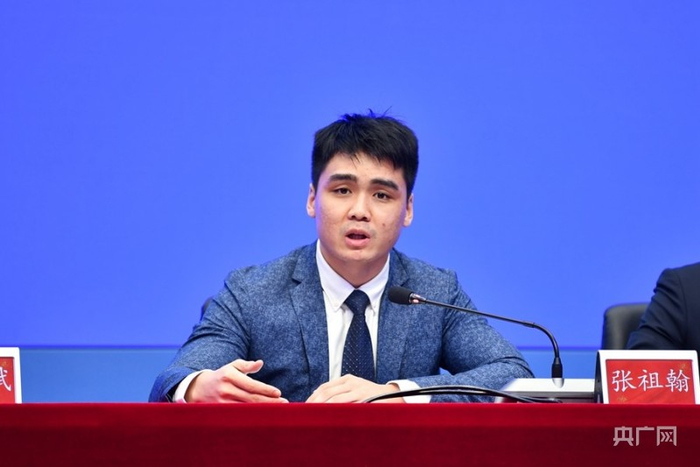 暨大学子张祖翰。（央广网记者 官文清摄）