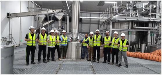 中集巴克斯项目技术人员合影，中国工程师和欧洲工程师同框