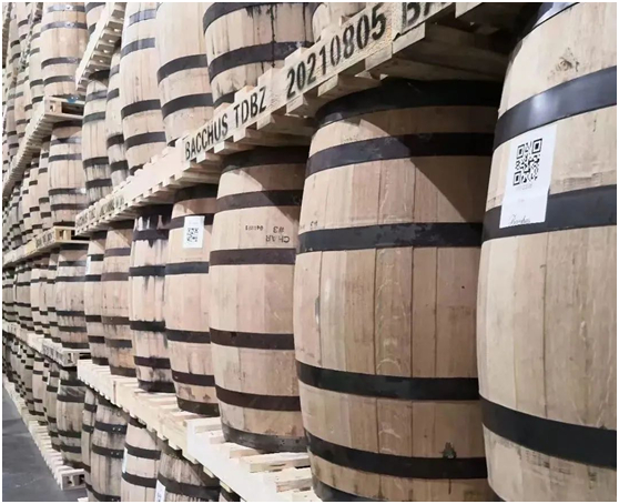 储存威士忌的橡木桶