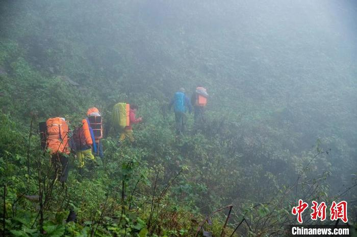 探险穿越途中。　刘勇 供图