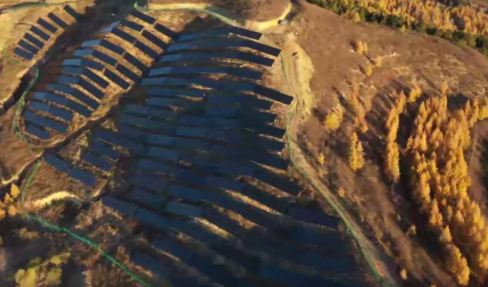 图为碲化镉发电玻璃在赤城奥运走廊项目中的应用（凯盛科技集团供图）