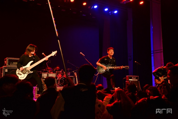 晋中信息学院第八届“无边”校园摇滚音乐节现场（晋中信息学院供图，央广网发）