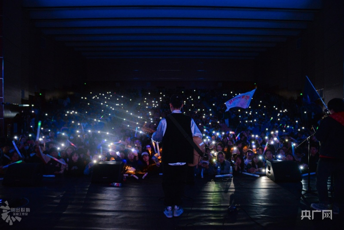 晋中信息学院第八届“无边”校园摇滚音乐节现场（晋中信息学院供图，央广网发）