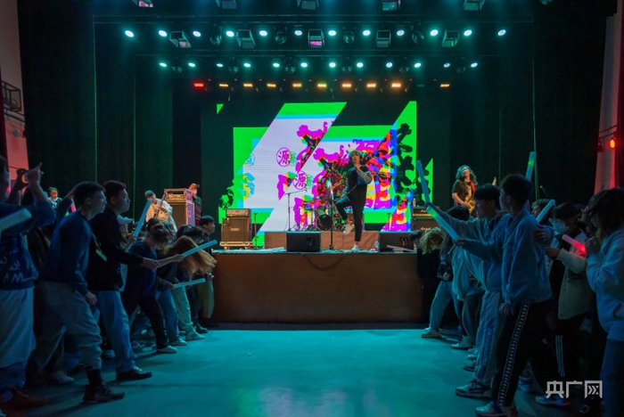 晋中信息学院第八届“无边”校园摇滚音乐节现场（晋中信息学院供图，央广网发）