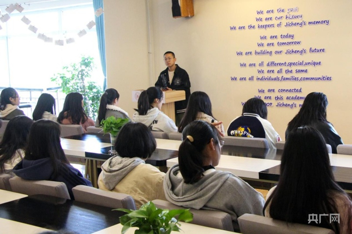 晋中信息学院第八届“无边”校园摇滚音乐节现场（晋中信息学院供图，央广网发）