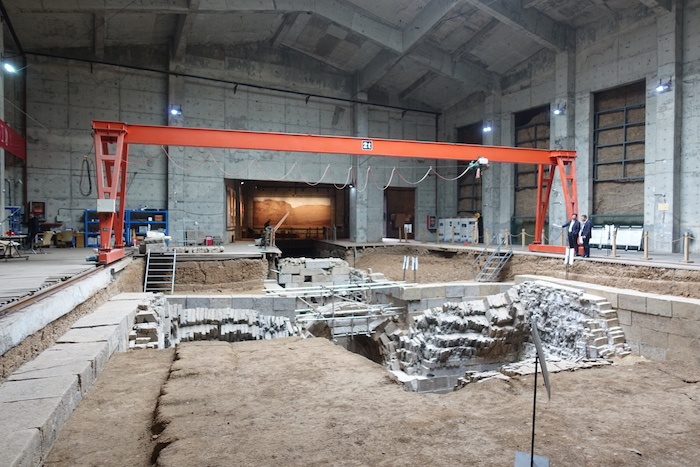 为土山二号墓考古现场建设的大棚