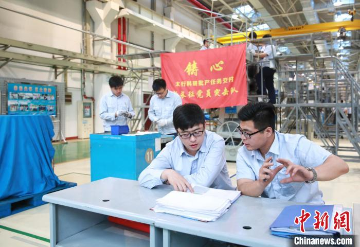 图为产品装配现场。　牟鹏宇 摄