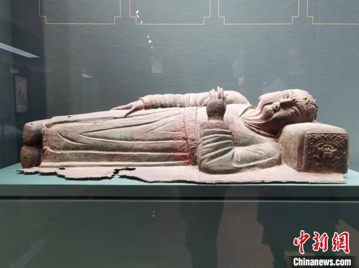 距今700多年的关公铜卧像。　胡健 摄