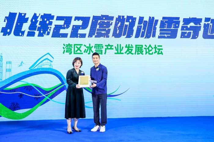 （中国单板滑雪世界冠军张义威登台，企业提供，央广网发）