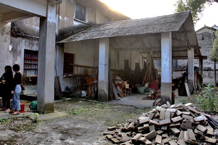 如今的练东茧站已经一片废墟。     