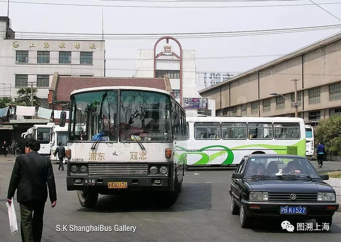 84路XQ6960S型客车（SK6115HP2-3 摄）