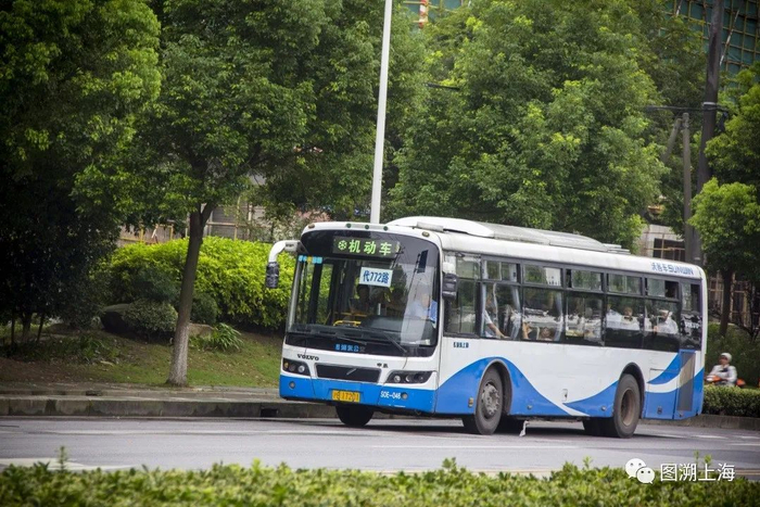 772路SWB6100V5（S0E）型客车（张冰 摄）