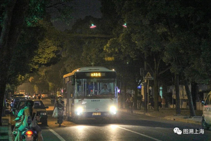 周鲁线（闸港班次）SXC6890G4（W9B）型客车（张冰 摄）