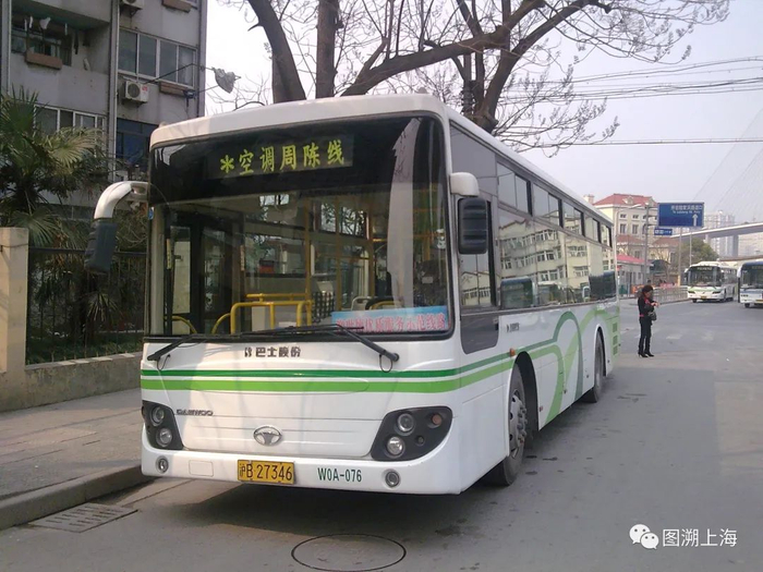 周陈线SXC6105G3（W0A）型客车（张渊源 摄）