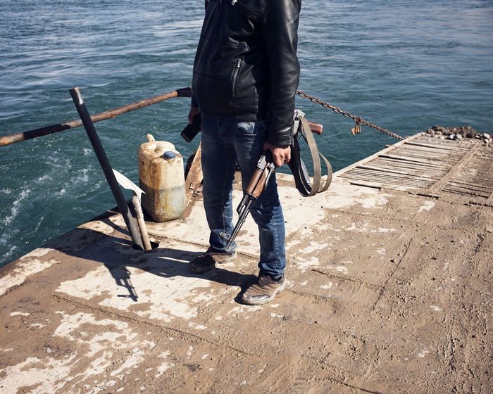 叙利亚拉卡，持枪的护卫。