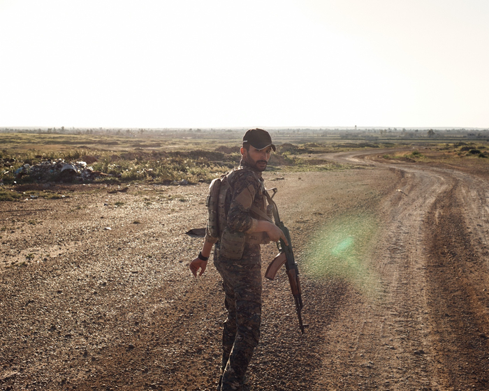 叙利亚代尔祖尔，持枪的士兵。