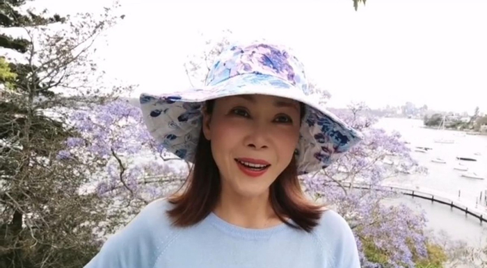 55岁田震晒近照旅居国外生活富足4个月不发动态引网友担忧