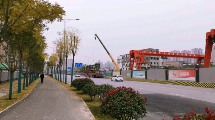 （西安地铁10号线在建实拍图，企业供图，央广网发）