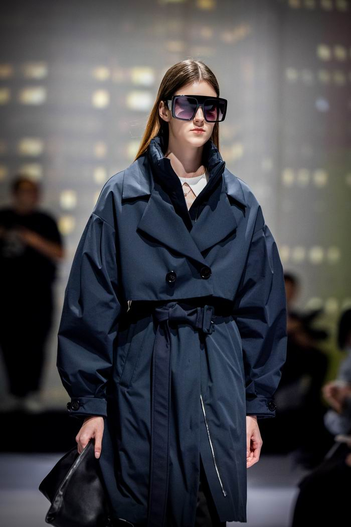 波司登风衣羽绒服