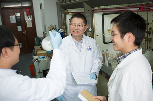 马大为在实验室