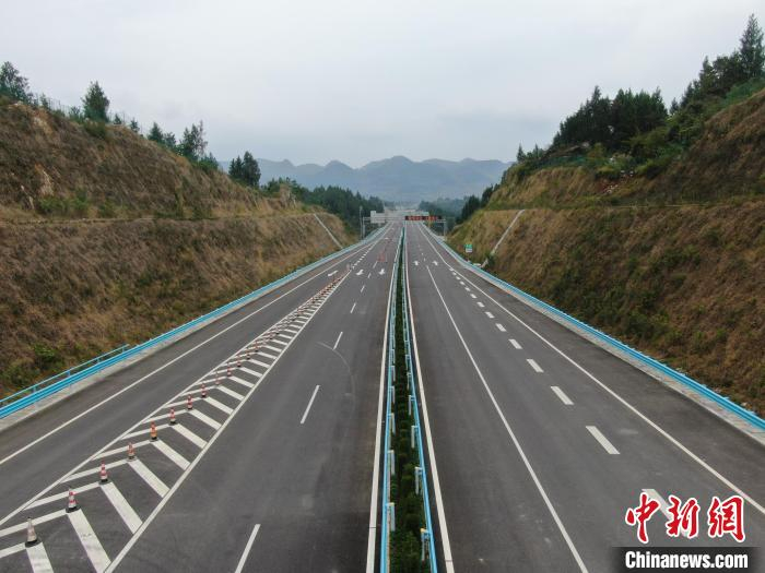 图为贵州湄石高速 贵州交建集团供图
