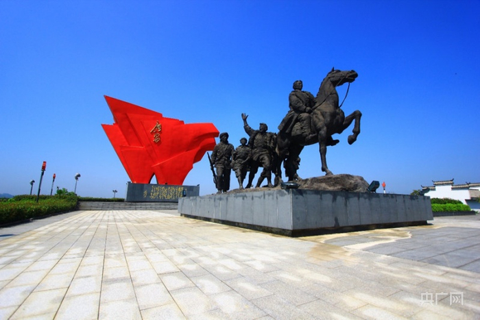 “广昌路上”群雕