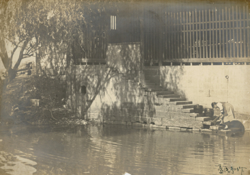 叶浅予，河边，1930 年代，银盐纸基，印章