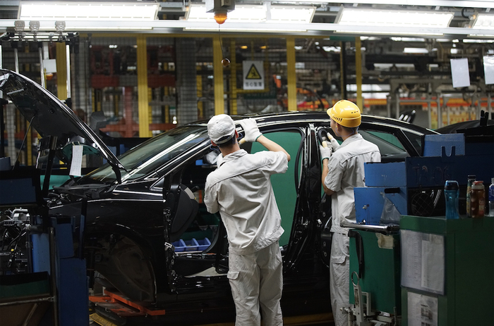 ▲东风日产广州基地，流水线上正在装配的东风日产“轩逸”车型。图/视觉中国