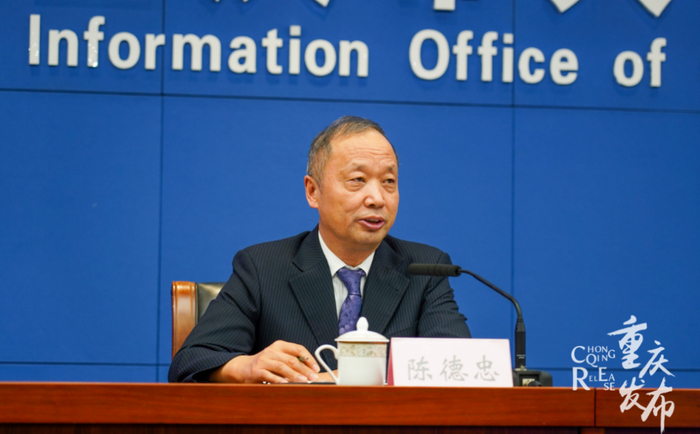 陈德忠回答记者提问 吴汪洋 摄