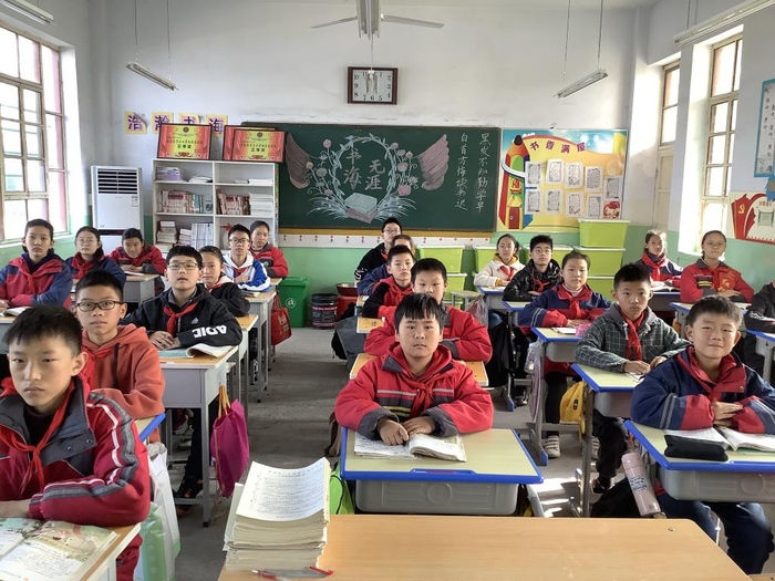 荆平村的孩子们在吴璧小学插班上课。（受访者 供图）