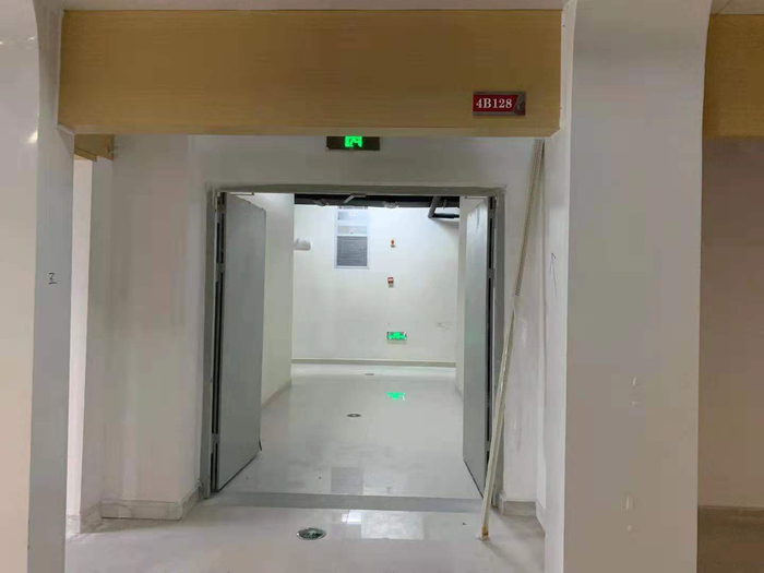 消防通道从业主铺面内经过。