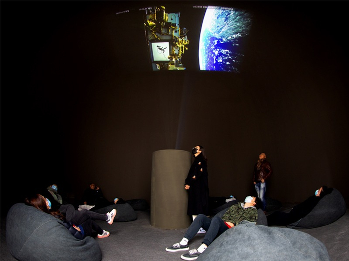  “徐冰艺术卡门线”展览现场