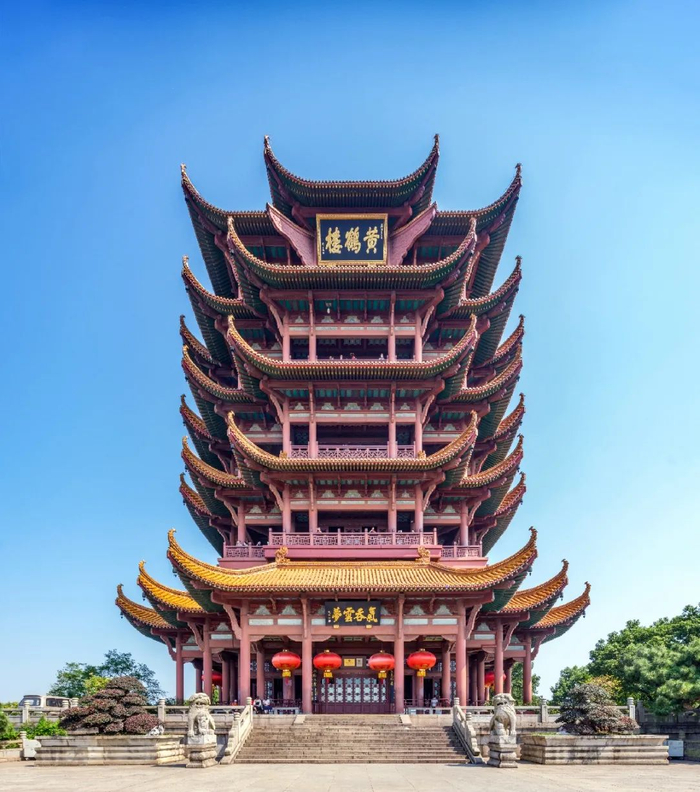 ▲“下隆上锐，其状如筒”的黄鹤楼建筑主体