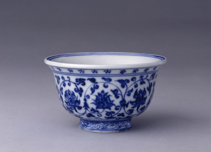 青花压手杯（花心） 明永乐 故宫博物院藏