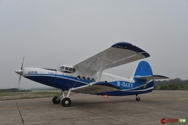 这是2021年11月6日拍摄的运5BG涡桨飞机项目适航验证机，注册号B-OAXY。 航空工业通飞华北公司 供图