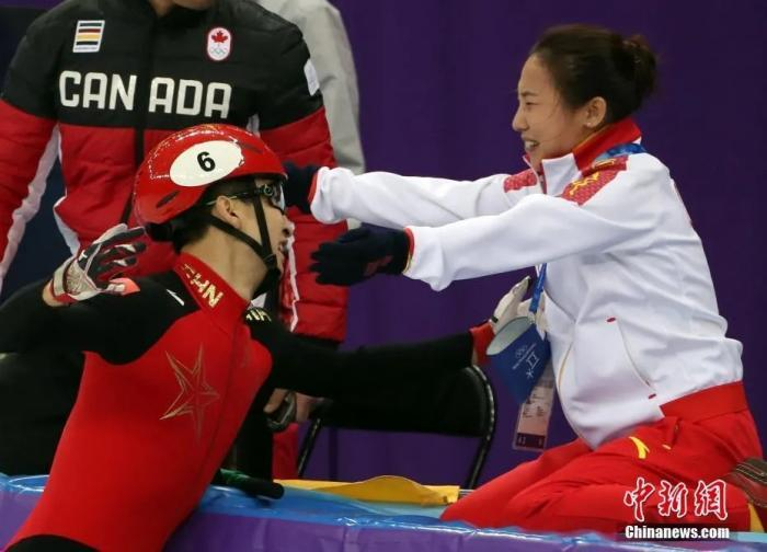 资料图：李琰和武大靖在平昌冬奥会上。中新社记者 宋吉河 摄