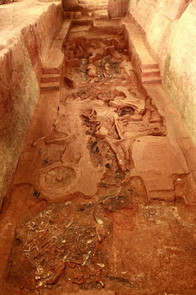 海昏侯刘贺墓的车马陪葬坑。（江西省文物考古研究院供图）