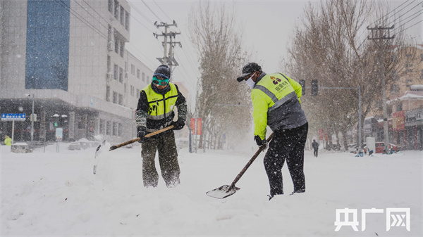暴雪下的通辽（央广网发 科尔沁区融媒体中心林林 摄）