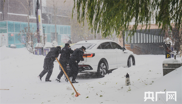 暴雪下的通辽（央广网发 科尔沁区融媒体中心林林 摄）